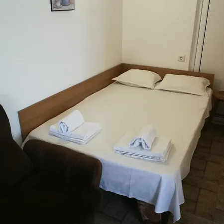 Hrisi Gæstehus 3*